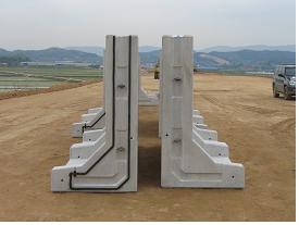 이미지: 2.백업재 및 아이볼트 부착
