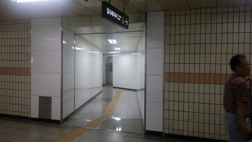 이미지: 2. 지하철 1-4호선 승강편의시설 설치공사(1단계)18공구(3호선압구정역2번 출입구)